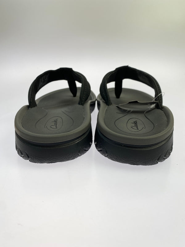 【中古品】【メンズ】 CLARKS クラークス WESLEY SURF ウェスリーサーフ 26187577 靴 サンダル 165-260827-hu-06-min カラー：グレー/ブラック 万代Net店
