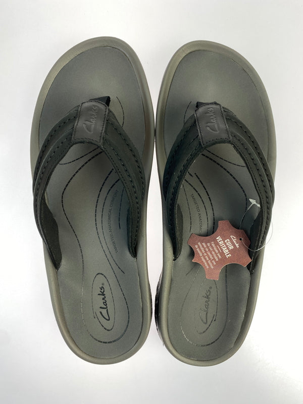 【中古品】【メンズ】 CLARKS クラークス WESLEY SURF ウェスリーサーフ 26187577 靴 サンダル 165-260827-hu-06-min カラー：グレー/ブラック 万代Net店