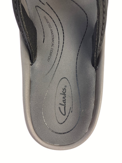 【中古品】【メンズ】 CLARKS クラークス WESLEY SURF ウェスリーサーフ 26187577 靴 サンダル 165-260827-hu-06-min カラー：グレー/ブラック 万代Net店