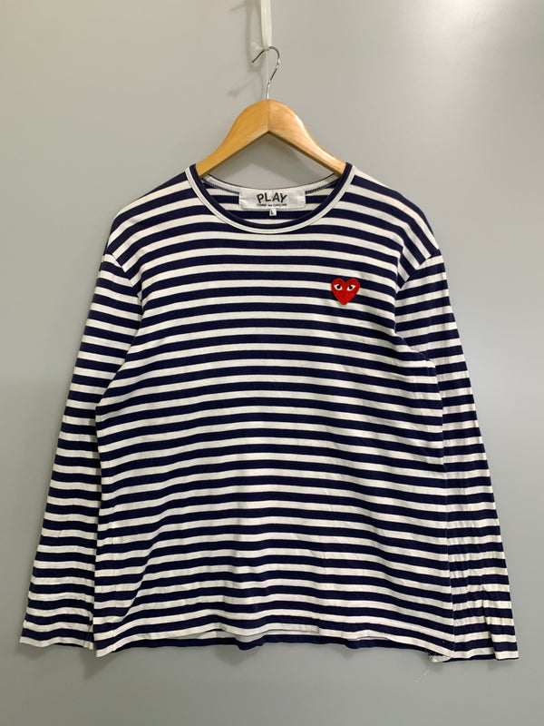 【中古品】【メンズ】 PLAY COMME DES GARCONS プレイコムデギャルソン LONG SLEEVE T-SHIRT WITH RED EMBLEM AZ-T010 BORDER ボーダー 長袖 Tシャツ 140-260823-em-14-min サイズ：L カラー：ネイビー/ホワイト 万代Net店