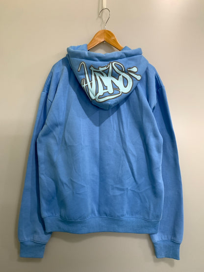 【中古品】【メンズ】 SYNA WORLD シナ ワールド GRAPHIC PULLOVER HOODIE グラフィック プルオーバー フーディー メンズ トップス フード付き スウェット パーカー 142-260823-em-28-min サイズ：XL カラー：サックスブルー 万代Net店