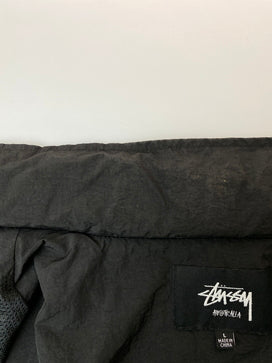 【中古品】【メンズ】 STUSSY ステューシー ナイロンジャケット メンズ アウター フード付き コーチジャケット ウィンドブレイカー 142-260825-em-51-min サイズ：L カラー：ブラック 万代Net店