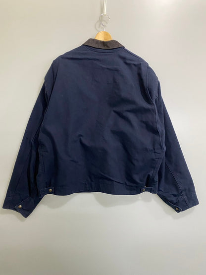 【中古品】【メンズ】 CARHARTT BUDWEISER DETROIT JACKET J172 バドワイザー デトロイト ジャケット ロゴ 刺繍 アメリカ製 コラボ メンズ アウター 146-260825-em-12-min サイズ：２XL カラー：ネイビー 万代Net店