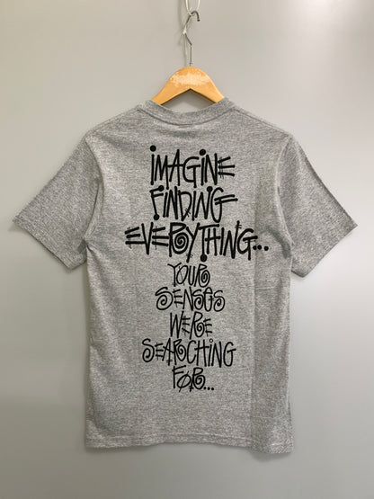 【中古品】【メンズ】 STUSSY ×GALLERY ステューシー ギャラリー 1950 PRINT TEE プリント ティー 半袖 Tシャツ ショートスリーブ 142-260829-hu-14-min サイズ：S カラー：グレー 万代Net店