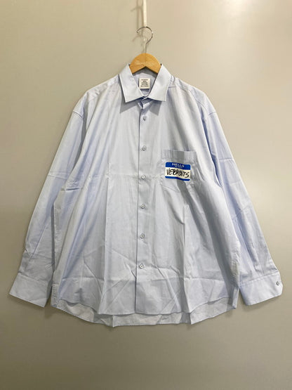 【中古品】【メンズ】 VETEMENTS ヴェトモン MY NAME IS VETEMENTS SHIRT UA52SH250 マイ ネーム イズ ヴェトモン シャツ オーバーサイズ 長袖シャツ メンズ トップス 141-260825-em-11-min サイズ：S カラー：ライトブルー 万代Net店