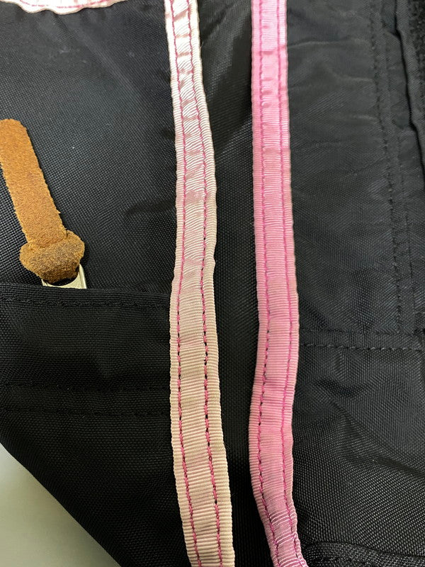 【中古品】【メンズ/レディース】 GREGORY グレゴリー BOXOUT SHOULDER 「グレゴリー ボックスアウト ショルダー バッグ スクエア型 カバン 鞄 188-260830-em-07-min カラー：ブラック/ピンク 万代Net店
