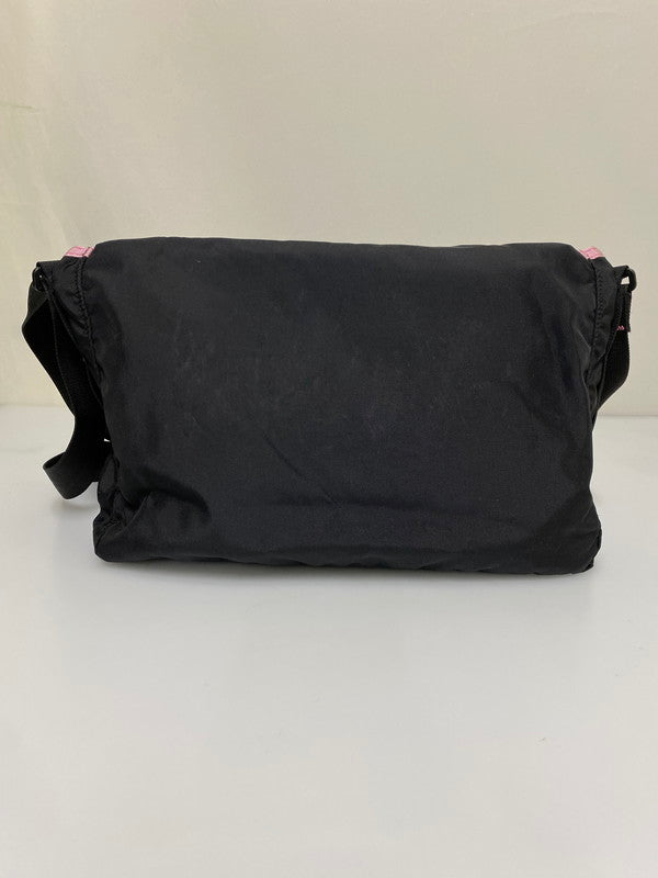 【中古品】【メンズ/レディース】 GREGORY グレゴリー BOXOUT SHOULDER 「グレゴリー ボックスアウト ショルダー バッグ スクエア型 カバン 鞄 188-260830-em-07-min カラー：ブラック/ピンク 万代Net店