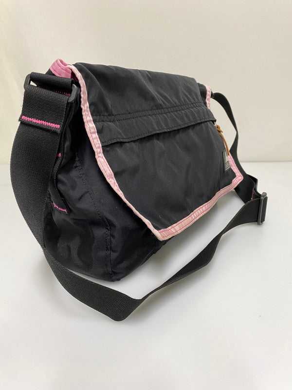 【中古品】【メンズ/レディース】 GREGORY グレゴリー BOXOUT SHOULDER 「グレゴリー ボックスアウト ショルダー バッグ スクエア型 カバン 鞄 188-260830-em-07-min カラー：ブラック/ピンク 万代Net店