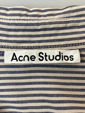【中古品】【メンズ】 ACNE STUDIOS アクネストゥディオズ STRIPE SHIRT FN-MN-SHIR000592 ストライプシャツ メンズ 長袖シャツ 141-260825-em-50-min サイズ：44 カラー：ネイビー/ホワイト（ストライプ） 万代Net店