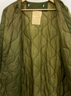【現状渡し品】【メンズ】 U.S.ARMY ユーエスアーミー M-65 FISH TAIL PARKA フィッシュテイル パーカ メンズ アウター ミリタリージャケット ヴィンテージ 防寒コート 146-260825-em-38-min サイズ：M カラー：モスグリーン 万代Net店