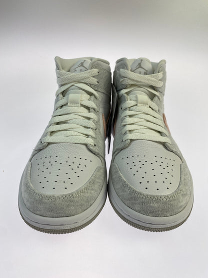 【中古品】【レディース】 NIKE ナイキ WOMEN'S AIR JORDAN 1 MID SE ウィメンズ エアジョーダン1 ミッド SE レディース スニーカー シューズ 靴 166-260825-em-26-min サイズ：24.0cm カラー：LIGHT IRON ORE 万代Net店