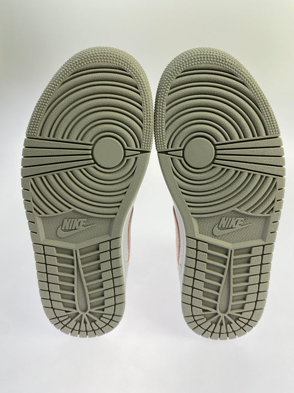 【中古品】【レディース】 NIKE ナイキ WOMEN'S AIR JORDAN 1 MID SE ウィメンズ エアジョーダン1 ミッド SE レディース スニーカー シューズ 靴 166-260825-em-26-min サイズ：24.0cm カラー：LIGHT IRON ORE 万代Net店