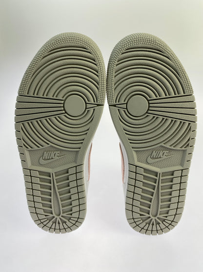 【中古品】【レディース】 NIKE ナイキ WOMEN'S AIR JORDAN 1 MID SE ウィメンズ エアジョーダン1 ミッド SE レディース スニーカー シューズ 靴 166-260825-em-26-min サイズ：24.0cm カラー：LIGHT IRON ORE 万代Net店