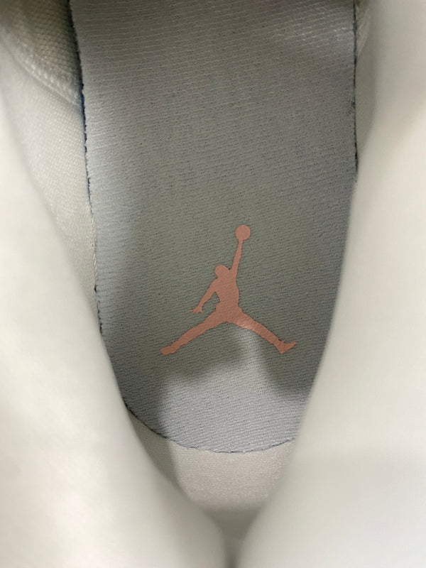 【中古品】【レディース】 NIKE ナイキ WOMEN'S AIR JORDAN 1 MID SE ウィメンズ エアジョーダン1 ミッド SE レディース スニーカー シューズ 靴 166-260825-em-26-min サイズ：24.0cm カラー：LIGHT IRON ORE 万代Net店