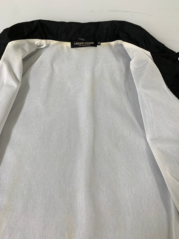 【中古品】【メンズ】 UNDERCOVER アンダーカバー 16AW MADSTORE COACH JACKET UCR9204 2016年秋冬 マッドストア コーチジャケット メンズ アウター 140-260908-KS-16-min サイズ：S カラー：ブラック 万代Net店