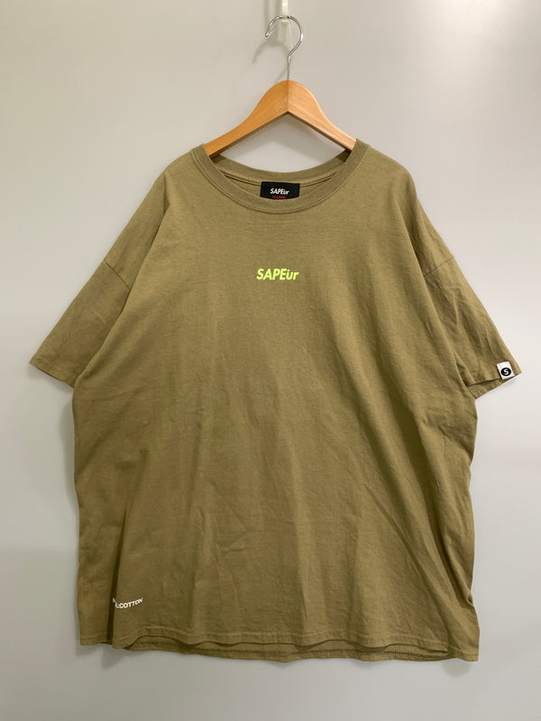 【中古品】【メンズ】 SAPEUR サプール LOGO PRINT TEE 半袖 ロゴ プリント Tシャツ ショートスリーブ メンズ トップス 142-260901-em-05-min サイズ：XXL カラー：カーキ 万代Net店