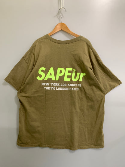 【中古品】【メンズ】 SAPEUR サプール LOGO PRINT TEE 半袖 ロゴ プリント Tシャツ ショートスリーブ メンズ トップス 142-260901-em-05-min サイズ：XXL カラー：カーキ 万代Net店