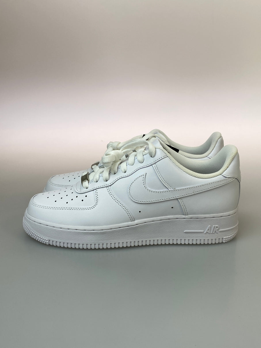 【中古美品】【メンズ】 NIKE ナイキ AIR FORCE 1 LOW '07 CW2288-111 エアフォース1 ロー '07 スニーカー メンズ シューズ 靴 160-260830-em-37-min サイズ：27.5cm カラー：ホワイト/ホワイト 万代Net店
