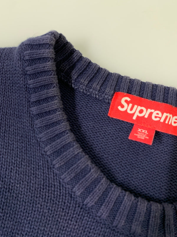 【中古品】【メンズ】 SUPREME シュプリーム 24SS OLD ENGLISH SWEATER オールド イングリッシュ セーター ニット 149-260830-hu-22-min サイズ：XXL カラー：ネイビー 万代Net店