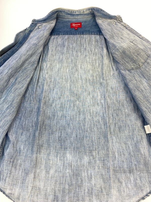 【現状渡し品】【メンズ】 SUPREME シュプリーム CLASSIC LOGO DENIM SHIRT クラシック ロゴ デニム シャツ メンズ 長袖シャツ トップスシャツ 149-260901-em-23-min サイズ：M カラー：インディゴ 万代Net店