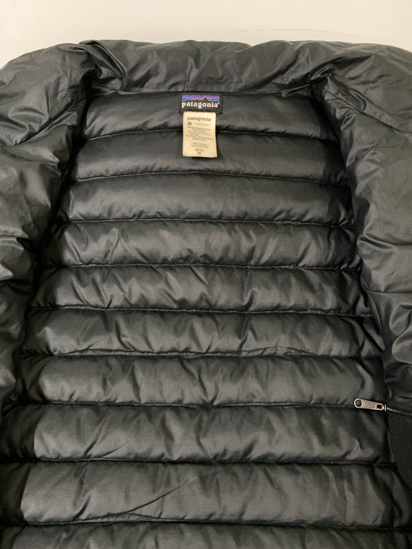 【現状渡し品】【メンズ】 PATAGONIA パタゴニア DOWN SWEATER HOODY 84700FA11 ダウンセーターフーディー アウター 144-260831-yn-26-min サイズ：M カラー：ブラック 万代Net店