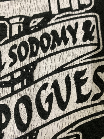 【現状渡し品】【メンズ】 THE POGUES ザ・ポーグス RUM SODOMY AND THE LASH ラム ソドミー アンド ザ ラッシュ 90-00S PRINT TEE 90年代 00年代 半袖 プリント Tシャツ ラム酒、愛 そして鞭の響き 146-260901-em-12-min サイズ：S カラー：ブラック 万代Net店