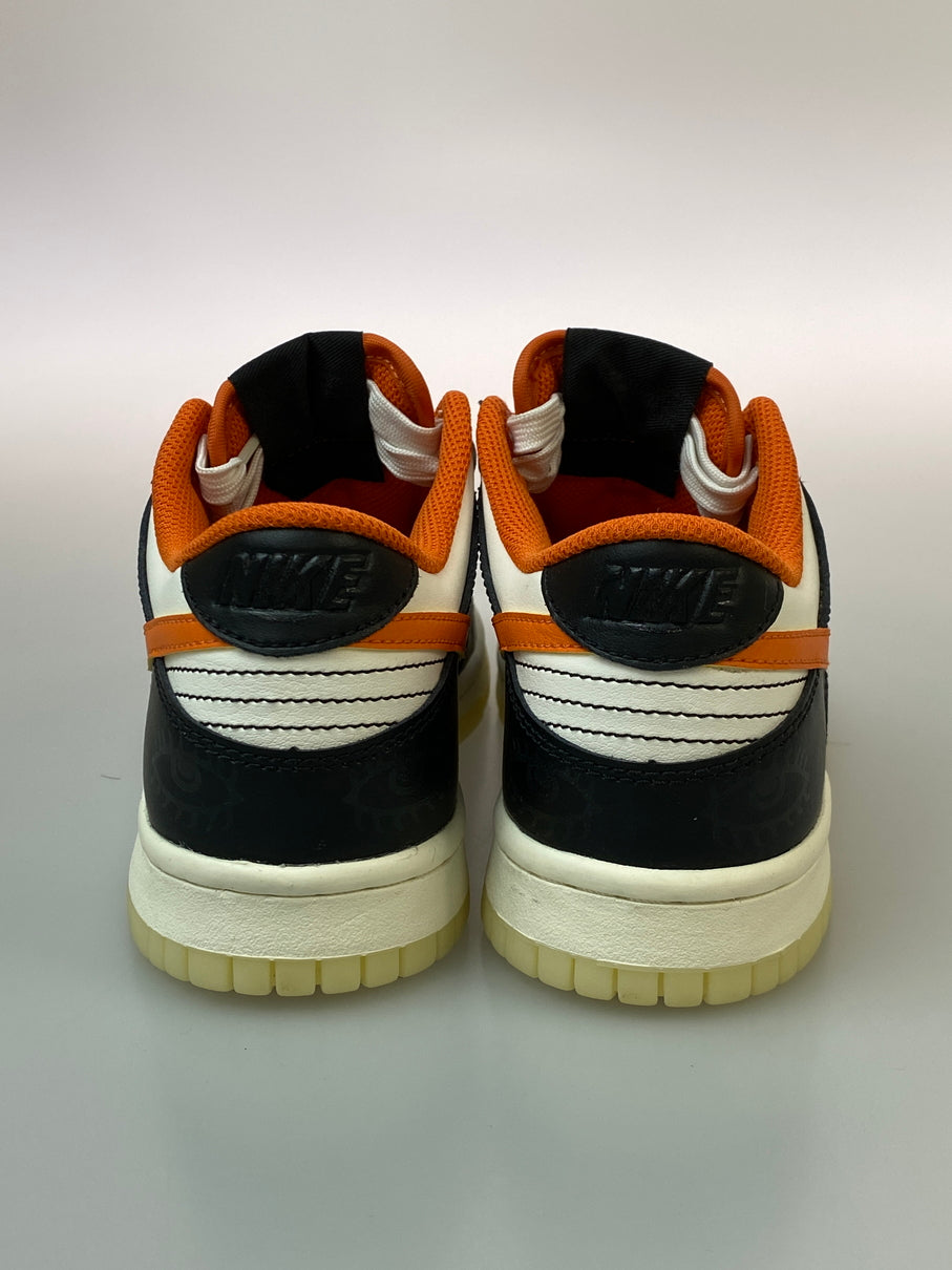 【中古品】【レディース】 NIKE ナイキ GS DUNK LOW PRM HALLOWEEN DO3806-100 GS ダンク ロー プレミアム ハロウィーン (2021) スニーカー レディース 靴 シューズ 166-260830-em-29-min サイズ：23.5cm カラー：SAIL/STARFISH-BLACK 万代Net店