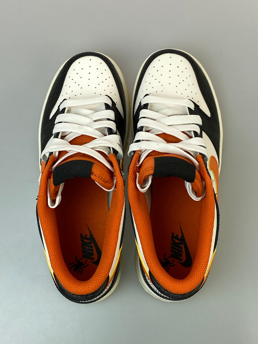 【中古品】【レディース】 NIKE ナイキ GS DUNK LOW PRM HALLOWEEN DO3806-100 GS ダンク ロー プレミアム ハロウィーン (2021) スニーカー レディース 靴 シューズ 166-260830-em-29-min サイズ：23.5cm カラー：SAIL/STARFISH-BLACK 万代Net店