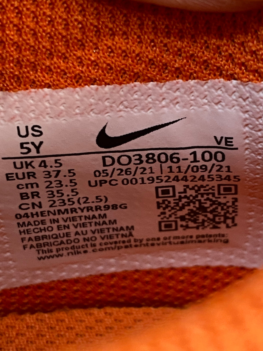 【中古品】【レディース】 NIKE ナイキ GS DUNK LOW PRM HALLOWEEN DO3806-100 GS ダンク ロー プレミアム ハロウィーン (2021) スニーカー レディース 靴 シューズ 166-260830-em-29-min サイズ：23.5cm カラー：SAIL/STARFISH-BLACK 万代Net店