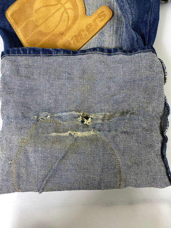 【現状渡し品】【メンズ】 NBA エヌビーエー LAKERS LEATHER PATCH DENIM PANTS レイカーズ レザー パッチ デニム パンツ メンズ ボトムス ジーンズ ワッペン 刺繍 バスケットボール ロサンゼルス 157-260904-em-25-min サイズ：W38 カラー：インディゴ 万代Net店