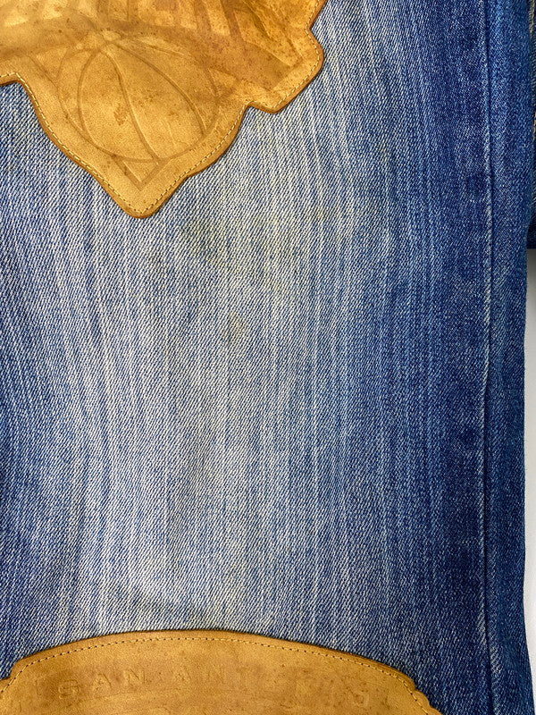 【現状渡し品】【メンズ】 NBA エヌビーエー LAKERS LEATHER PATCH DENIM PANTS レイカーズ レザー パッチ デニム パンツ メンズ ボトムス ジーンズ ワッペン 刺繍 バスケットボール ロサンゼルス 157-260904-em-25-min サイズ：W38 カラー：インディゴ 万代Net店