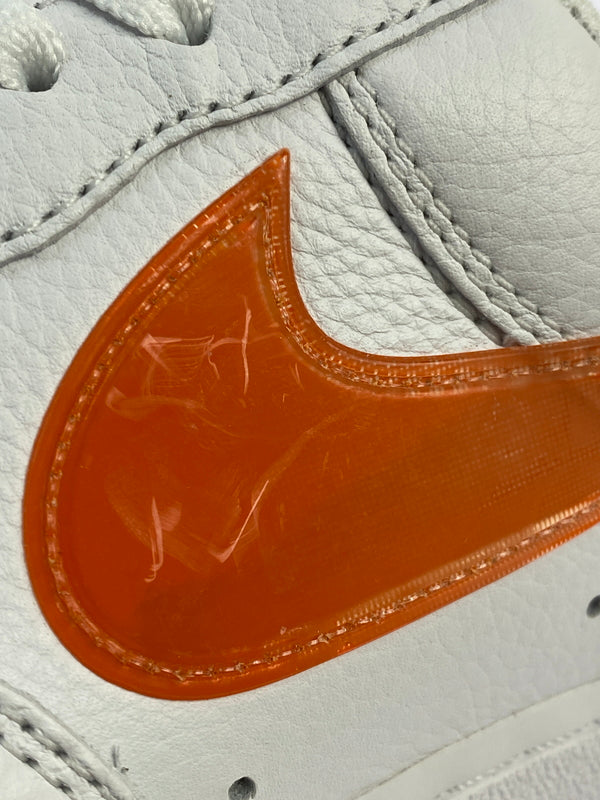 【中古品】【メンズ】 KITH キス × NIKE ナイキ CZ7928-100 AIR FORCE 1 LOW エアーフォース ロースニーカー 靴 160-260902-jt-06-min サイズ：US 8.5 26.5cm カラー：WHITE/WHITE BRILLIANT ORANGE 万代Net店