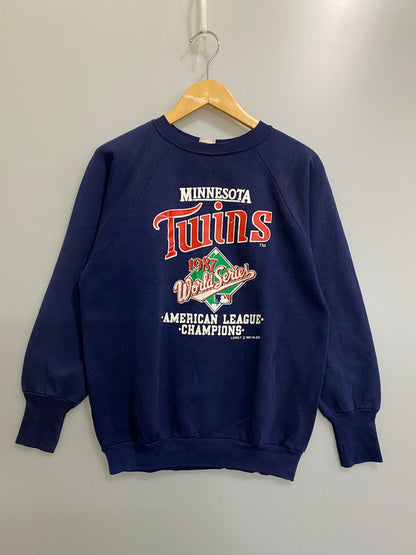 【現状渡し品】【メンズ】 LOGO7 ロゴセブン MINESOTA TWINS SWEATSHIRT ミネソタ ツインズ スウェットシャツ メンズ トップス 長袖 トレーナー 146-260904-em-19-min サイズ：M カラー：ネイビー 万代Net店