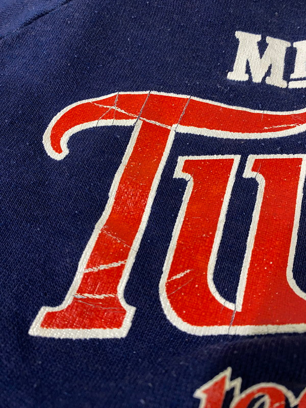 【現状渡し品】【メンズ】 LOGO7 ロゴセブン MINESOTA TWINS SWEATSHIRT ミネソタ ツインズ スウェットシャツ メンズ トップス 長袖 トレーナー 146-260904-em-19-min サイズ：M カラー：ネイビー 万代Net店