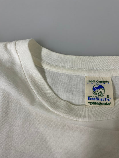 【中古品】【メンズ】 PATAGONIA BENEFICIAL パタゴニア ベネフィシャル THE OUTLAND MOUNTAIN SHOP TEE ザ アウトランド マウンテン ショップ Tシャツ メンズ トップス 半袖 144-260904-em-15-min サイズ：S カラー：ホワイト 万代Net店