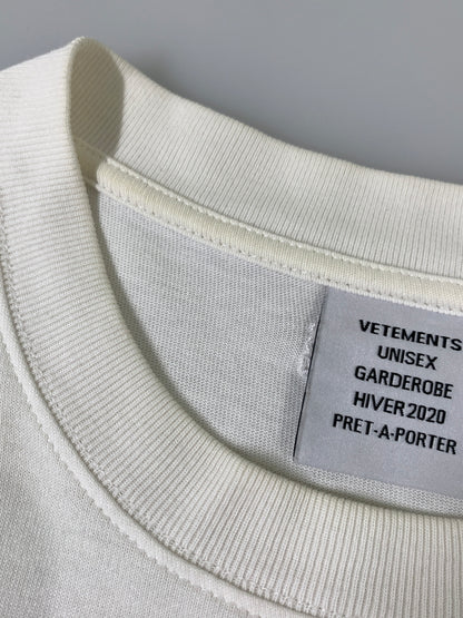 【中古品】【メンズ】 VETEMENTS ヴェトモン フロントロゴ オーバーサイズ Tシャツ UAH20TR611 半袖 Tシャツ ショートスリーブ 140-260903-hu-45-min サイズ：XS カラー：ホワイト 万代Net店
