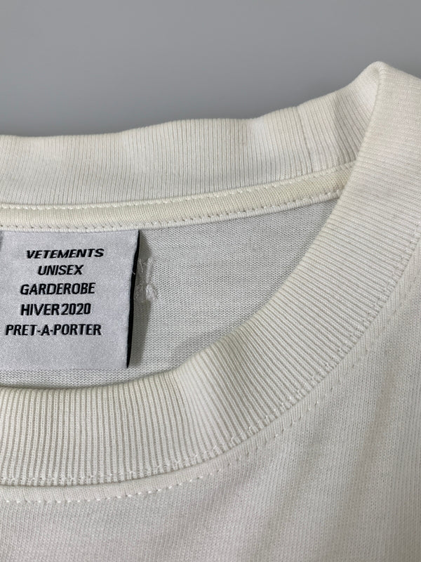 【中古品】【メンズ】 VETEMENTS ヴェトモン フロントロゴ オーバーサイズ Tシャツ UAH20TR611 半袖 Tシャツ ショートスリーブ 140-260903-hu-45-min サイズ：XS カラー：ホワイト 万代Net店