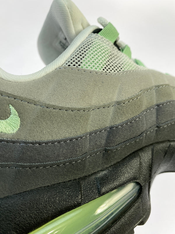 【中古品】【メンズ】 NIKE ナイキ WOMEN'S AIR MAX 95 BIG BUBBLE HJ5996-005 ウィメンズ エア マックス 95 ビッグ バブル スニーカー 靴 160-260907-yn-03-min サイズ：26.5cm US9.5 カラー：BLACK/FRESH MINT-WHITE-MEDIUM GREY 万代Net店