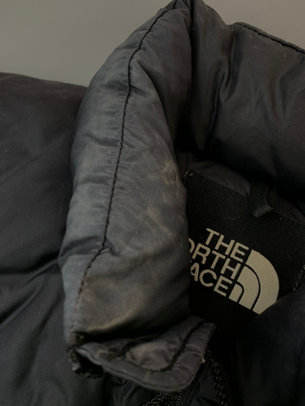 【現状渡し品】【メンズ】 THE NORTH FACE ザ・ノースフェイス NUPTSE DOWN JACKET ヌプシ ダウンジャケット メンズ アウター 防寒 144-260904-em-51-min カラー：ダークグレー 万代Net店