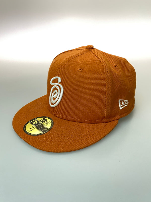 【中古品】【メンズ】 STUSSY ステューシー × NEW ERA 59FIFTY CURLY CAP ニューエラ フィフティーナインフィフティー キャップ 帽子 185-260909-yn-25-min サイズ：7 1/8 56.8cm カラー：オレンジ 万代Net店