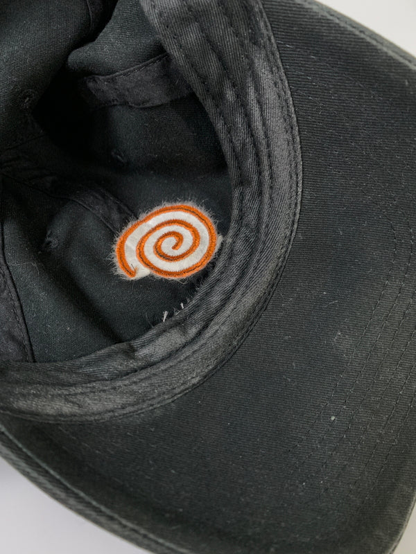 【中古品】【メンズ/レディース】 SEDAN ALL PURPOSE セダン オール パーパス DREAMCAST CAP ドリームキャスト キャップ 帽子 コラボ セガ ゲーム機 ベースボールキャップ 188-260913-em-16-min カラー：ブラック 万代Net店