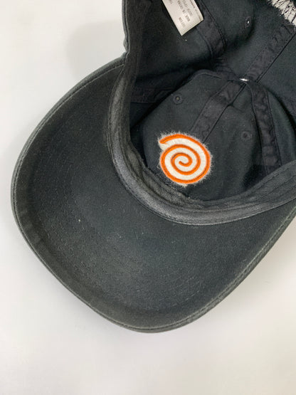 【中古品】【メンズ/レディース】 SEDAN ALL PURPOSE セダン オール パーパス DREAMCAST CAP ドリームキャスト キャップ 帽子 コラボ セガ ゲーム機 ベースボールキャップ 188-260913-em-16-min カラー：ブラック 万代Net店