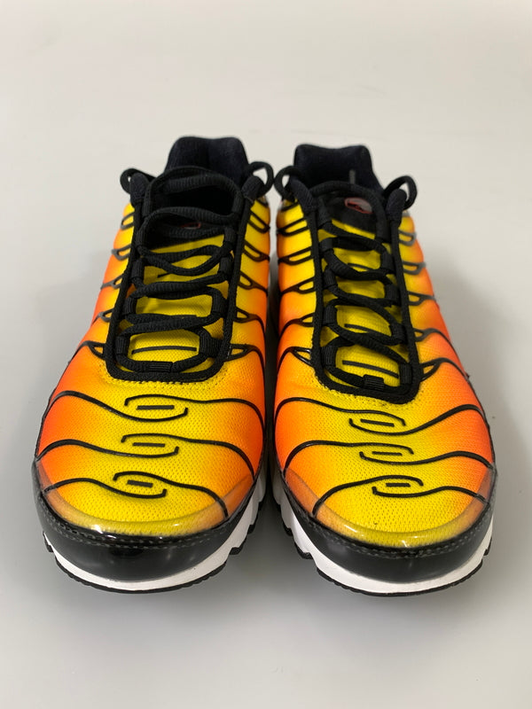 【中古品】【メンズ】 NIKE ナイキ AIR MAX PLUS HF0552-001 エアマックス プラス サンセット スニーカー メンズ シューズ 靴 160-260913-em-08-min サイズ：26.0cm カラー：BLACK/PIMENTO-BRIGHT CERAMIC-RESIN 万代Net店