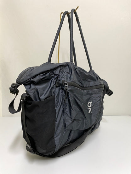 【中古品】【メンズ/レディース】 ON RUNNING オン TRACKPACKLITE 2WAY NYLON BAG トラック パック ライト ツーウェイ ナイロン バッグ 188-260927-em-25-min カラー：ブラック系 万代Net店