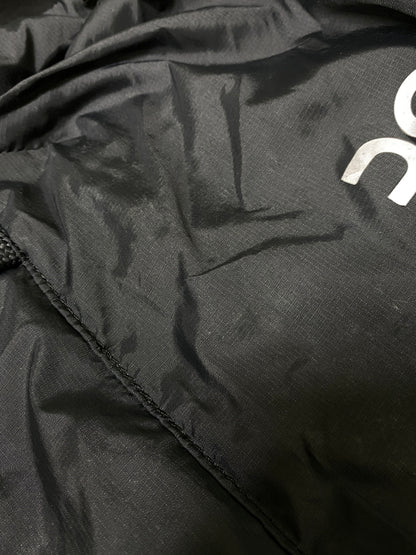 【中古品】【メンズ/レディース】 ON RUNNING オン TRACKPACKLITE 2WAY NYLON BAG トラック パック ライト ツーウェイ ナイロン バッグ 188-260927-em-25-min カラー：ブラック系 万代Net店