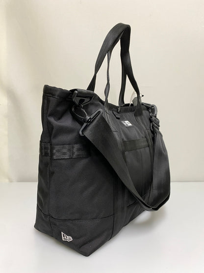 【中古品】【メンズ/レディース】 NEW ERA ニューエラ トートバッグ 22L 手持ち 肩掛け 2Way 大容量 鞄 カバン 188-260927-em-24-min カラー：ブラック 万代Net店