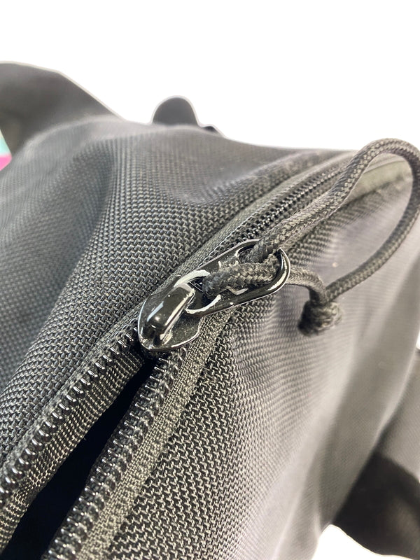 【現状渡し品】【メンズ】 JAM HOME MADE×NEW ERA ジャム ホーム メイド ニューエラ BACK PACK バック パック リュック カバン 188-261004-hu-26-min カラー：ブラック 万代Net店
