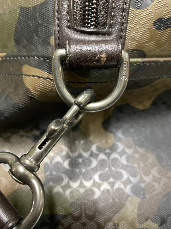 【中古品】【メンズ/レディース】 COACH コーチ CAMOUFLAGE BOSTON BAG F93230 ヘリテージ シグネチャー ロール ダッフル カモフラージュ ボストンバッグ 鞄 カバン 180-260927-em-28-min カラー：ブラウン系 万代Net店