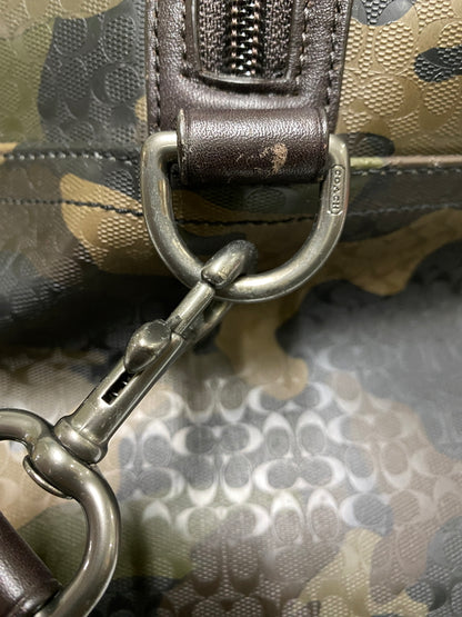 【中古品】【メンズ/レディース】 COACH コーチ CAMOUFLAGE BOSTON BAG F93230 ヘリテージ シグネチャー ロール ダッフル カモフラージュ ボストンバッグ 鞄 カバン 180-260927-em-28-min カラー：ブラウン系 万代Net店