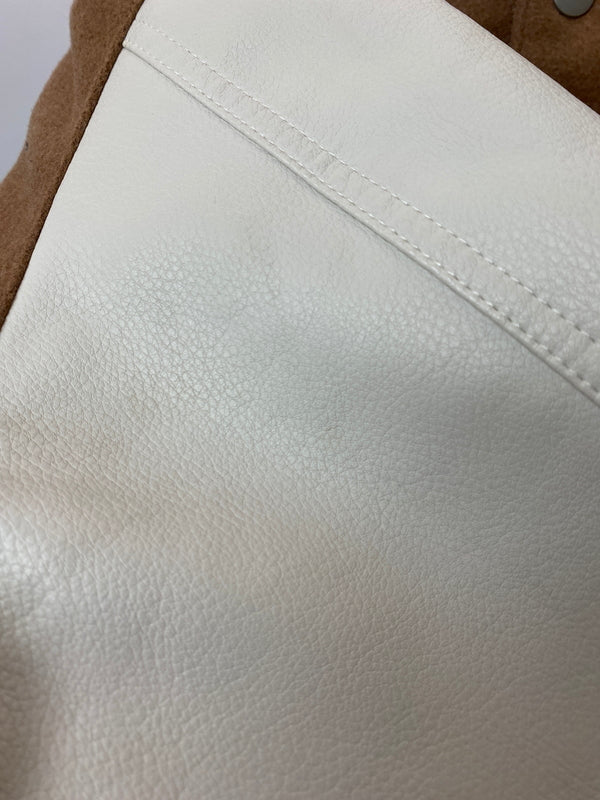 【中古品】【メンズ】 TRAVIS SCOTT×NIKE JORDAN トラヴィス スコット ナイキ ジョーダン VARSITY JACKET バーシティ ジャケット アウター スタジャン 142-260918-hu-01-min サイズ：M カラー：ホワイト/ブラウン 万代Net店
